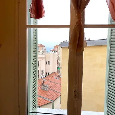 Apartment Maison Re- In The Center Of Menton