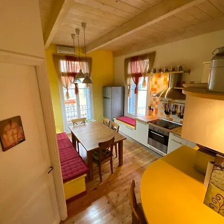 Maison Re- In The Center Of