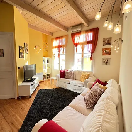 Maison Re- In The Center Of