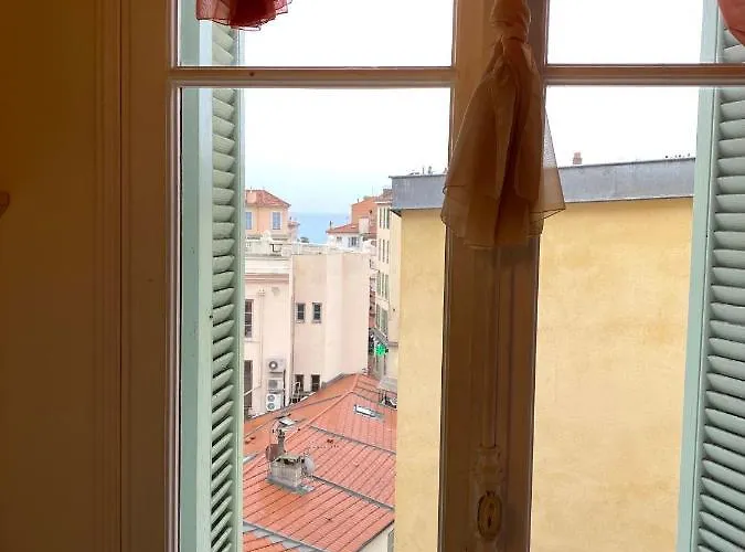 Apartment Maison Re- In The Center Of Menton