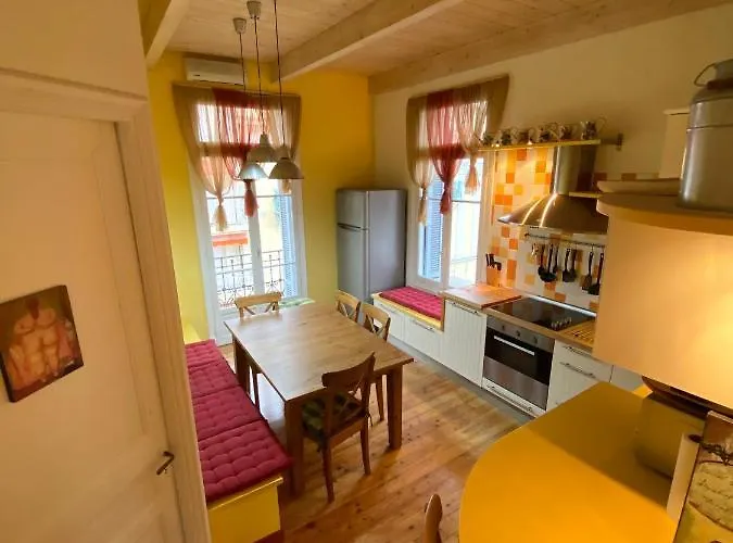 Maison Re- In The Center Of