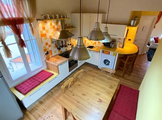 Maison Re- In The Center Of