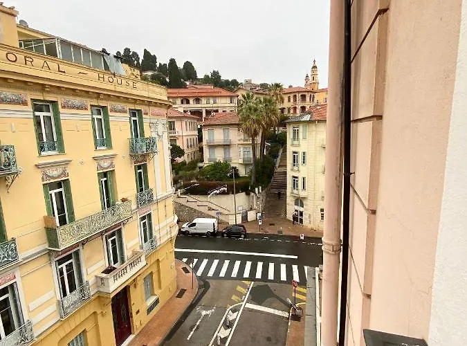 Apartment Maison Re- In The Center Of Menton