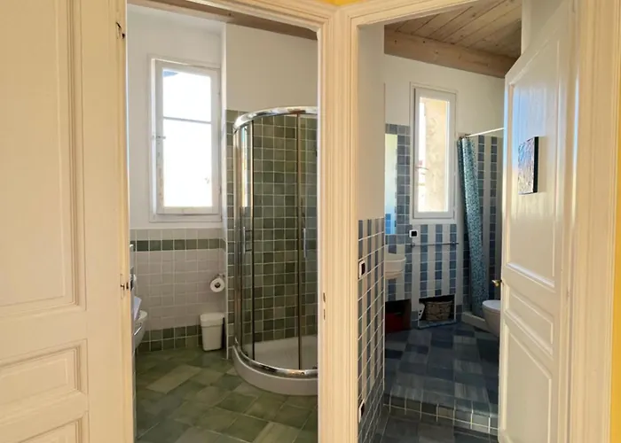 Maison Re- In The Center Of * マントン