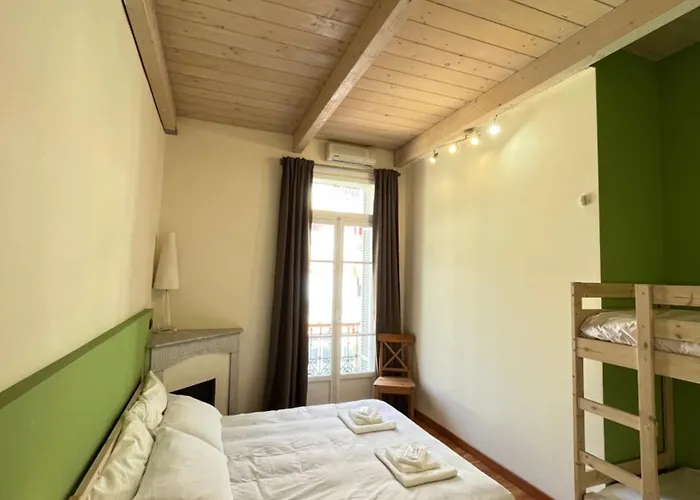 Maison Re- In The Center Of