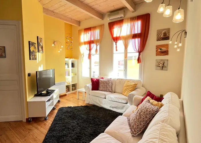 Maison Re- In The Center Of