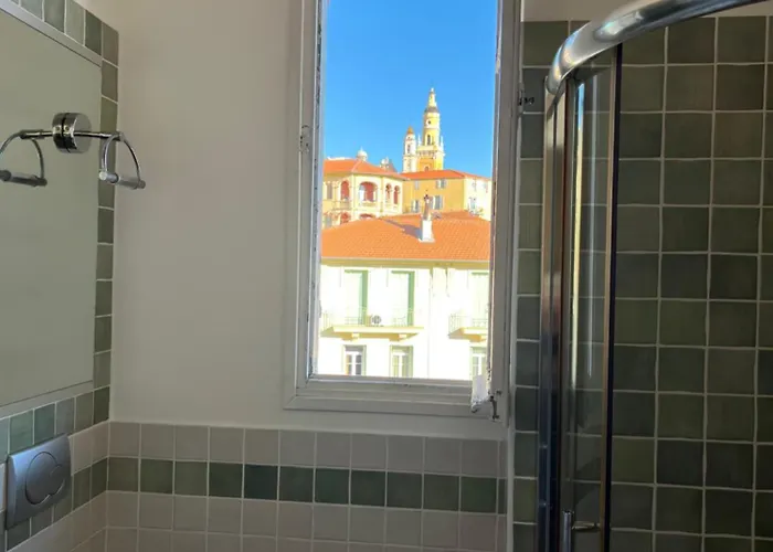 Apartment Maison Re- In The Center Of Menton